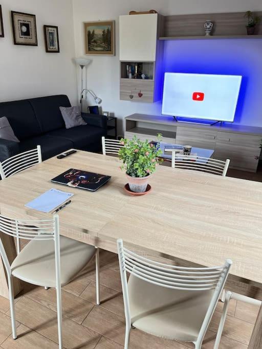 Apartment 100mq 5 Mins To Center + Free Park And View