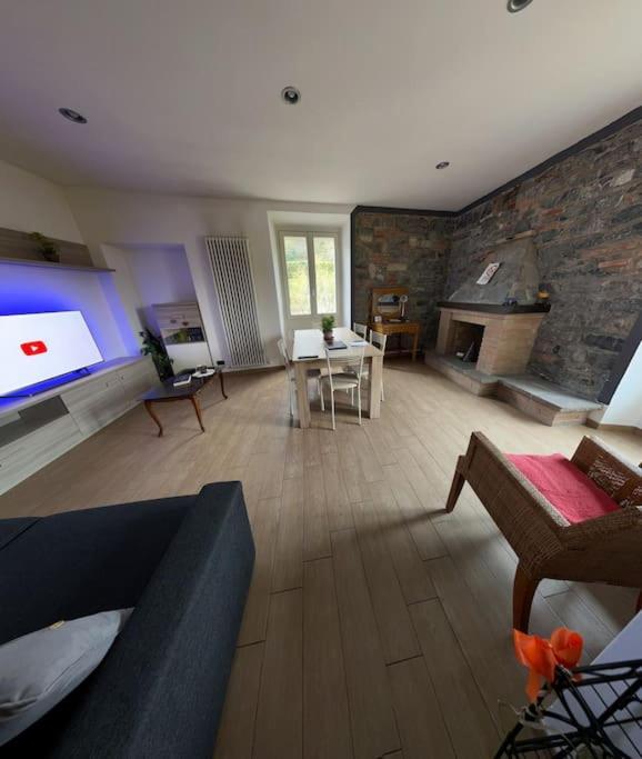 Apartment 100mq 5 Mins To Center + Free Park And View